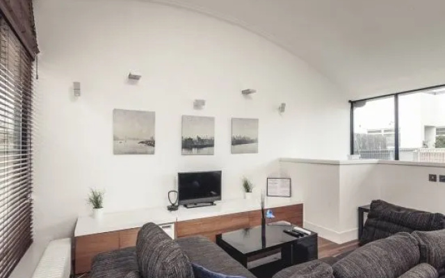 Long Lane Penthouse