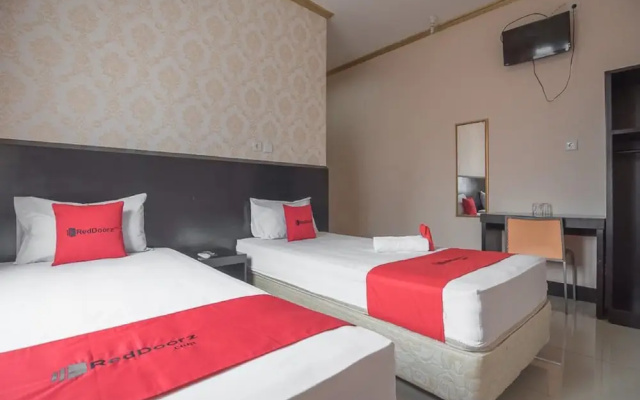 RedDoorz near Hermina Hospital Palembang
