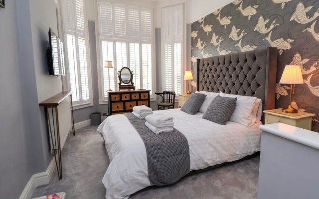 Ismay Lounge Apartment- Titanic Interest