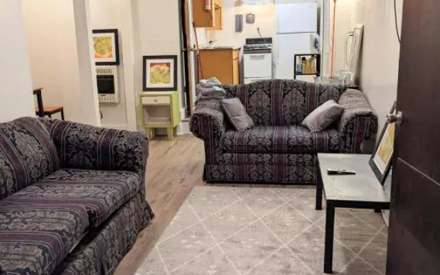 HISTORIC HILL APT2 (Downstairs)