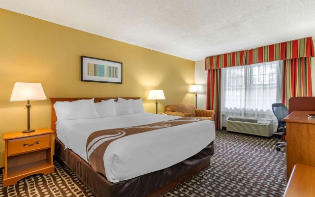 Quality Inn Fayetteville near Historic Downtown Square