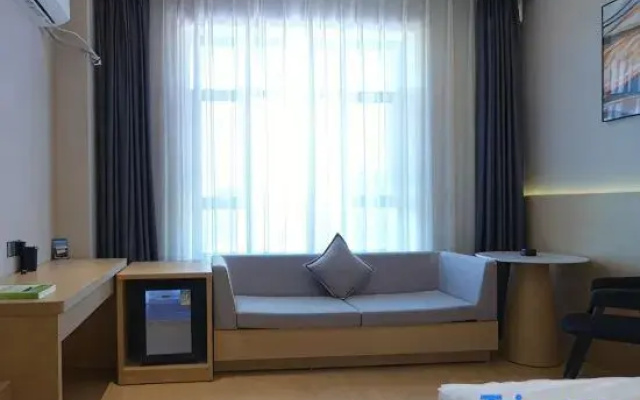 Tekes Shangcheng International Hotel (Bagua City Center Taiji Altar)