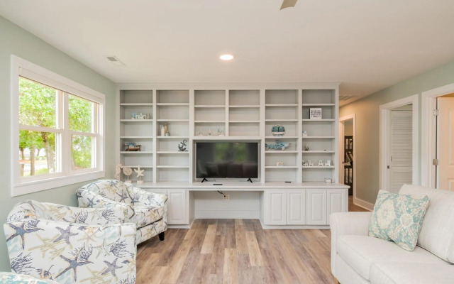 Zaruba Beach by Oak Island Accommodations