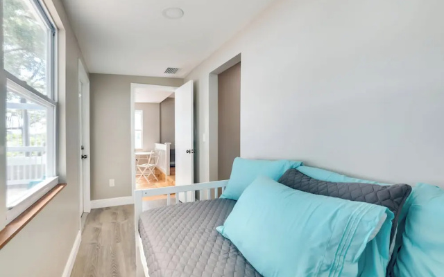16 Mi to Manatee Viewing! Spacious Tampa Retreat