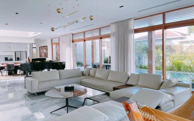 Deluxe villa along the beach