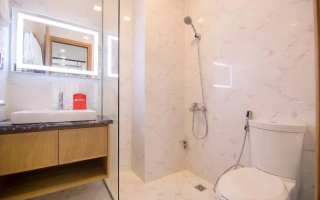 Reddoorz Plus Near Cau Ong Lanh