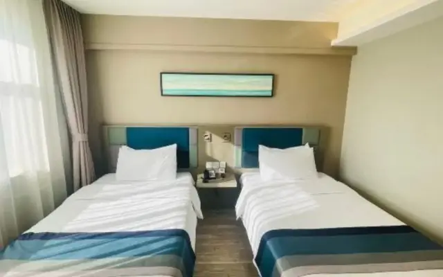 Homeinn Selected Hotel (Heihe Central Avenue Pedestrian Street)