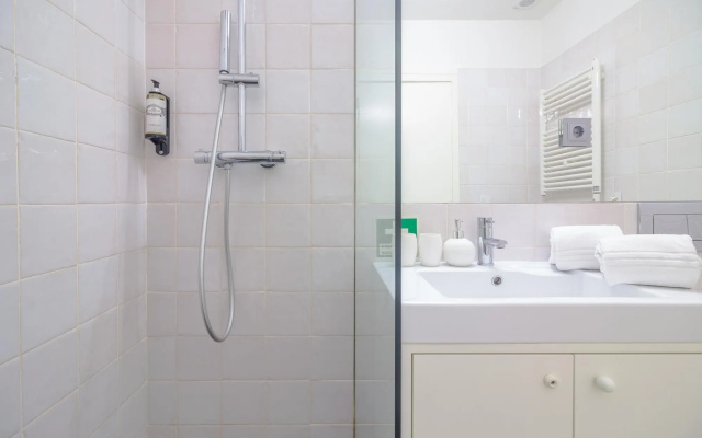Tower 1F in Oporto With 1 Bathrooms