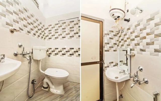OYO 40807 Hotel VSR International