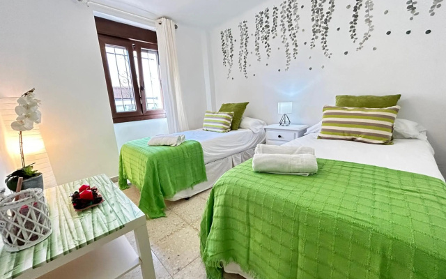 Cozy Town House With Terrace and Free Wifi