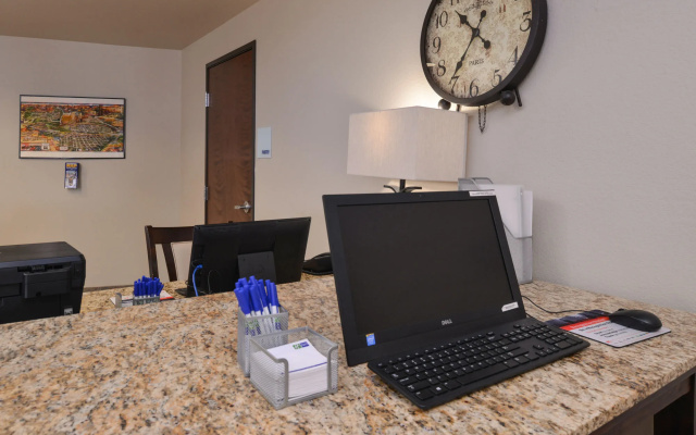 Holiday Inn Express & Suites Williams by IHG