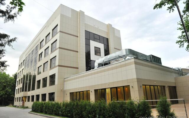 Гостиница Worldhotel Saltanat Almaty вид на фасад