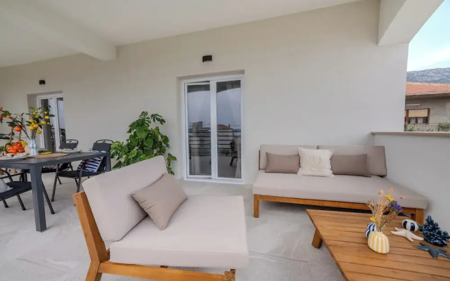 Luxury apt Near Beach w big Terrace and sea View