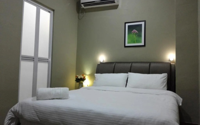 Hotel By The Park
