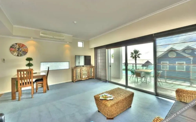 Del Mar Apartments