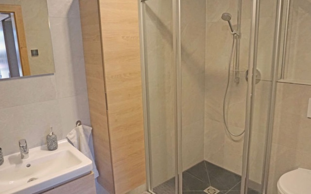 Apart Handle