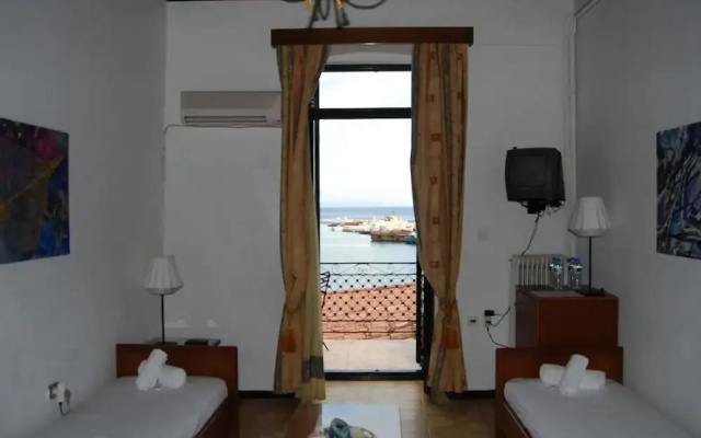 Gythion Traditional Hotel