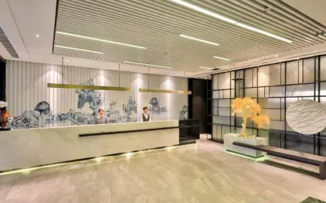Orange Hotel (Suzhou High-speed Railway North Station Cailianli Plaza)