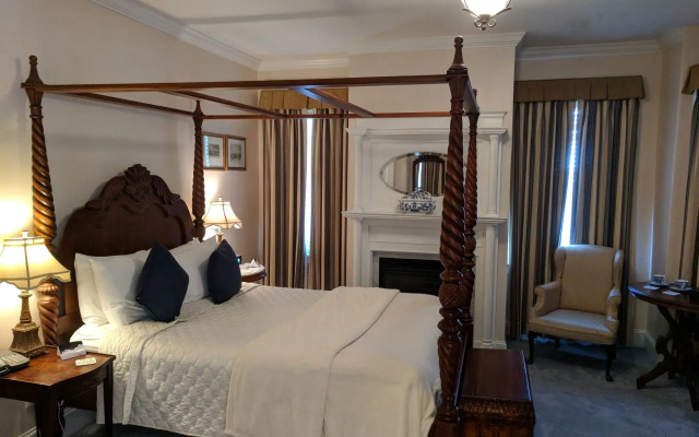 Almondy Inn