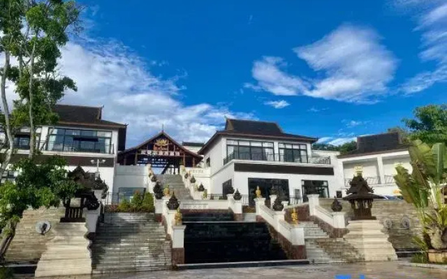 Tsurumi Residence