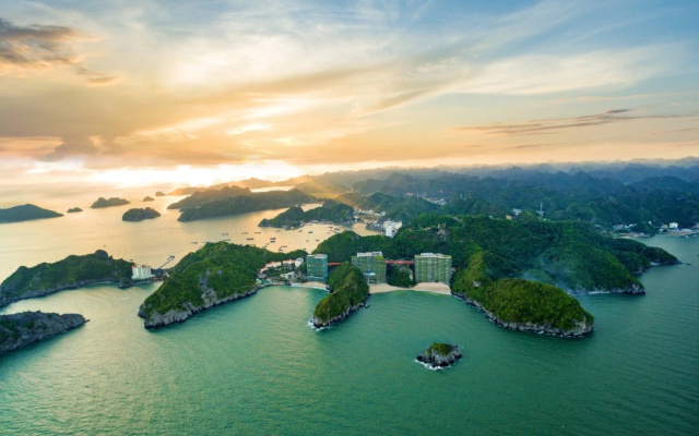 Курортный отель Flamingo Premium Cat Ba Beach Resort