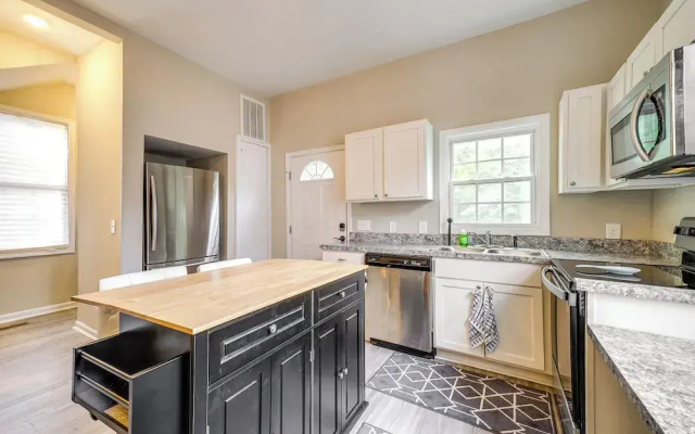 Wilmington Getaway Near Riverwalk + Downtown!
