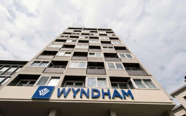 Отель Wyndham Köln Германия, Кёльн - 3 отзыва об отеле, цены и фото номеров - забронировать отель Wyndham Köln онлайн вид на фасад