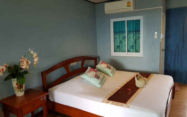 Baanmorkburi Resort