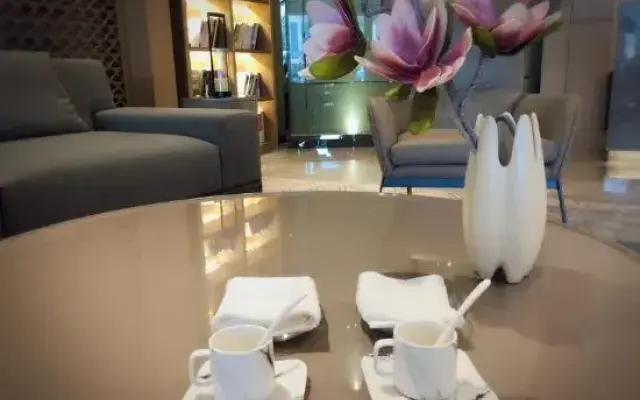 Hongbao Hotel (Xuchang Caowei Ancient City Pang Donglai Times Square)