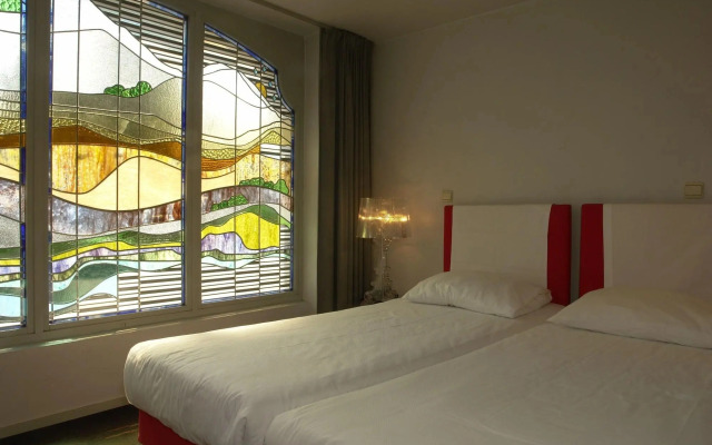 Monty Small Design Hotel