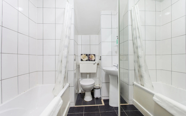 Cosy High Floor Studio Greek Street Soho
