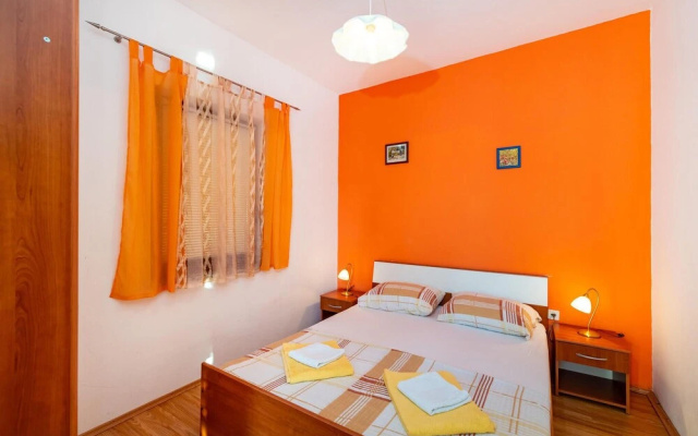 Awesome Apartment in Modric With 2 Bedrooms and Wifi