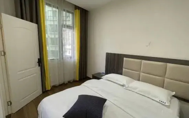 Maitreya Spades Hotel (Huquan Ecological Park Honghe Water Town Branch)