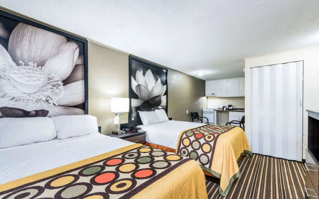 Super 8 by Wyndham Monroe