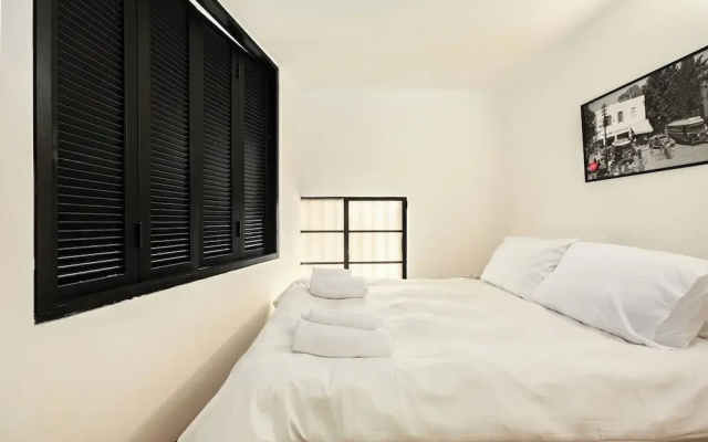 Modern-Rustic Haven in the City by Sea N Rent