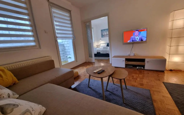 Simeon Apartment