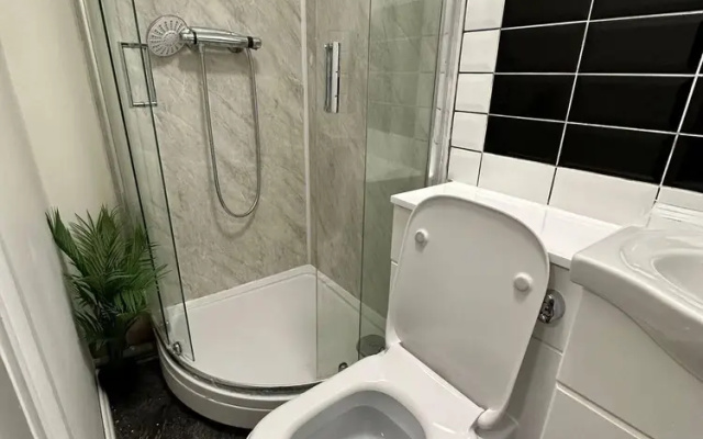 Studio Sleeps 1 Near Acton Park