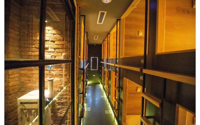 Khan Hoang Capsule Hotel - Adults Only