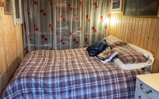 The Summerhouse, Cabin - Sleeps 2 - Breakfast Provided