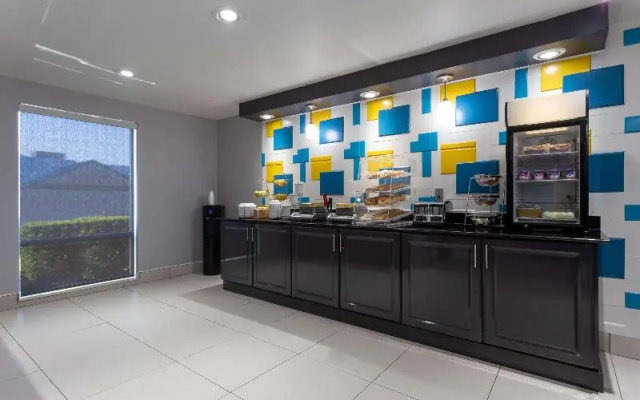 La Quinta Inn & Suites Columbus West - Hilliard