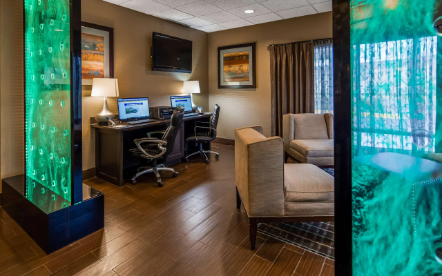 Best Western Plus Wichita West Airport Inn