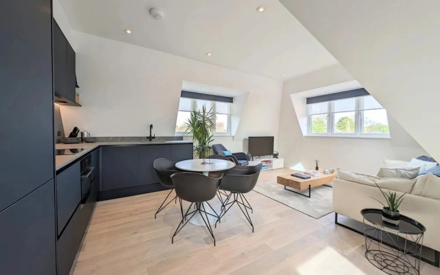 Modern Apartment in Moss Hall Court