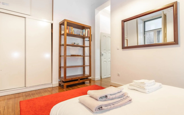 LV Premier Baixa CR2 lift, AC, center, balcony