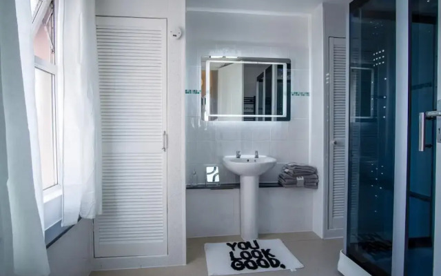Skyfall - 2 Bedroom Apartment - Milford Haven