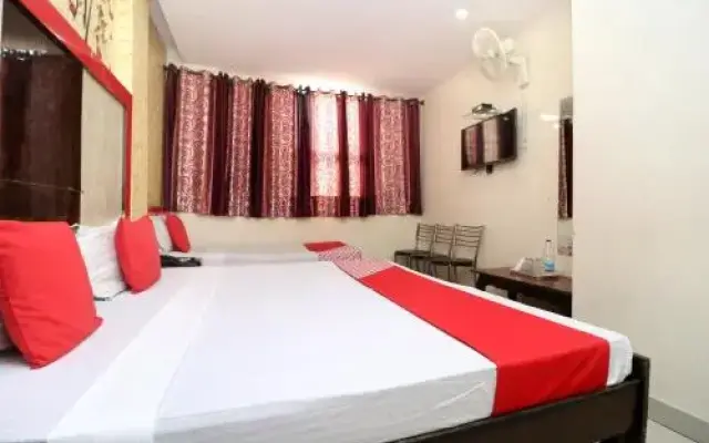 Oyo 28225 Hotel Lions Den