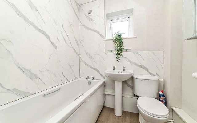 2 Bed Flat - Sleeps 3 - Pets - Parking - Wifi