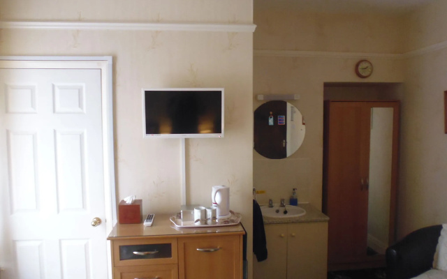 Home and Away Guesthouse