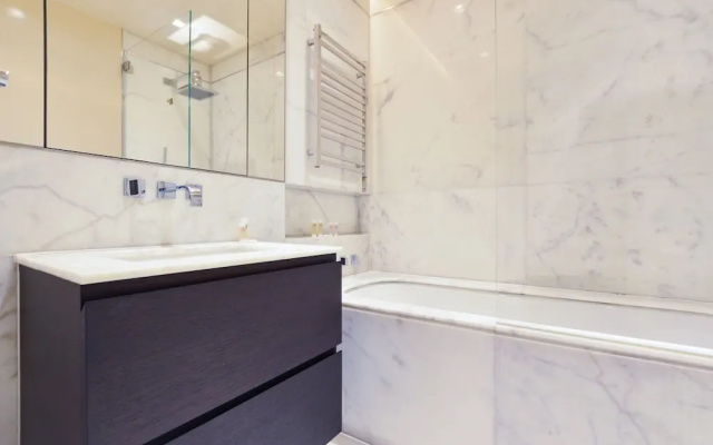 Soho Deluxe 1 Bedroom Apartment by Concept Apartments