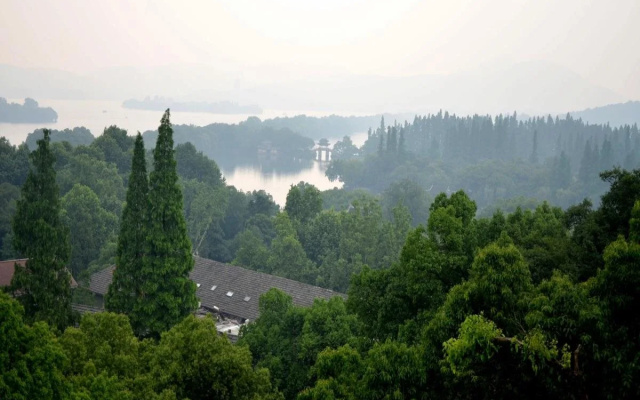 Huabei Hotel on West Lake