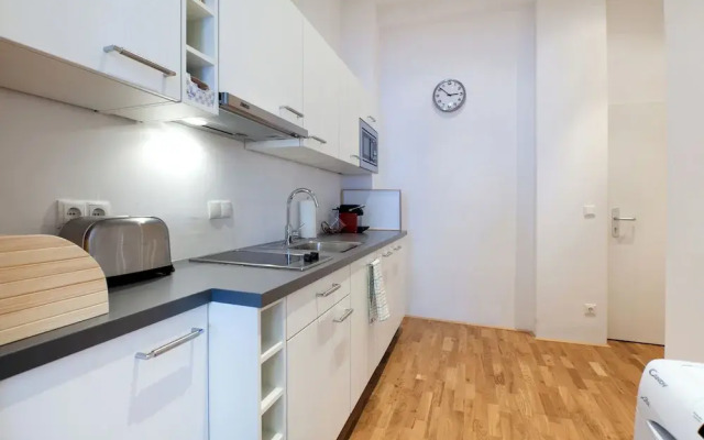 Apartment Theresiengasse Check in 15h to 22h Only